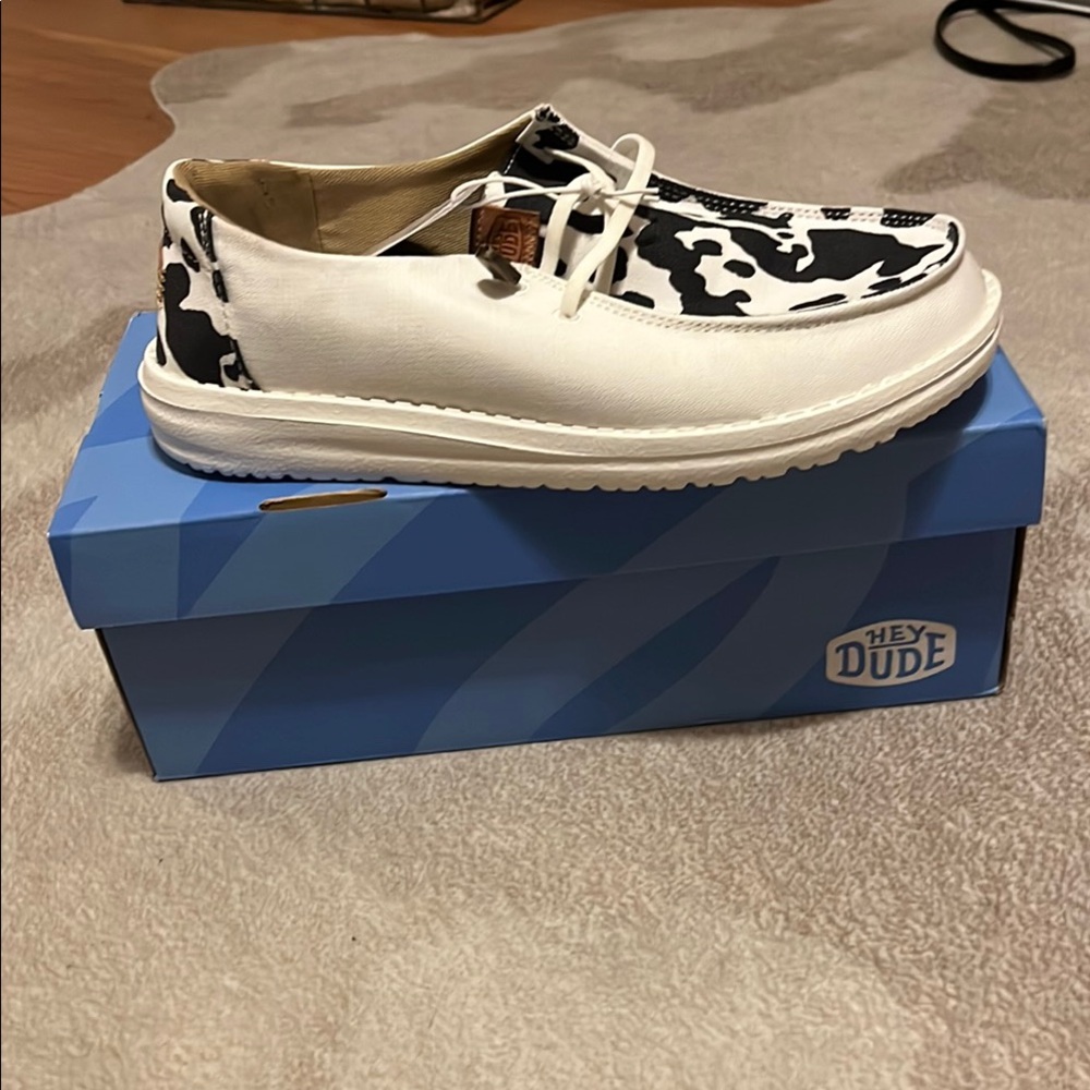Hey Dude Women’s 8 cowprint White and Black Wendy shoes